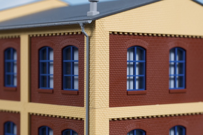 Corner pillars for the upper storey yelow<br /><a href='images/pictures/Auhagen/80415.jpg' target='_blank'>Full size image</a>